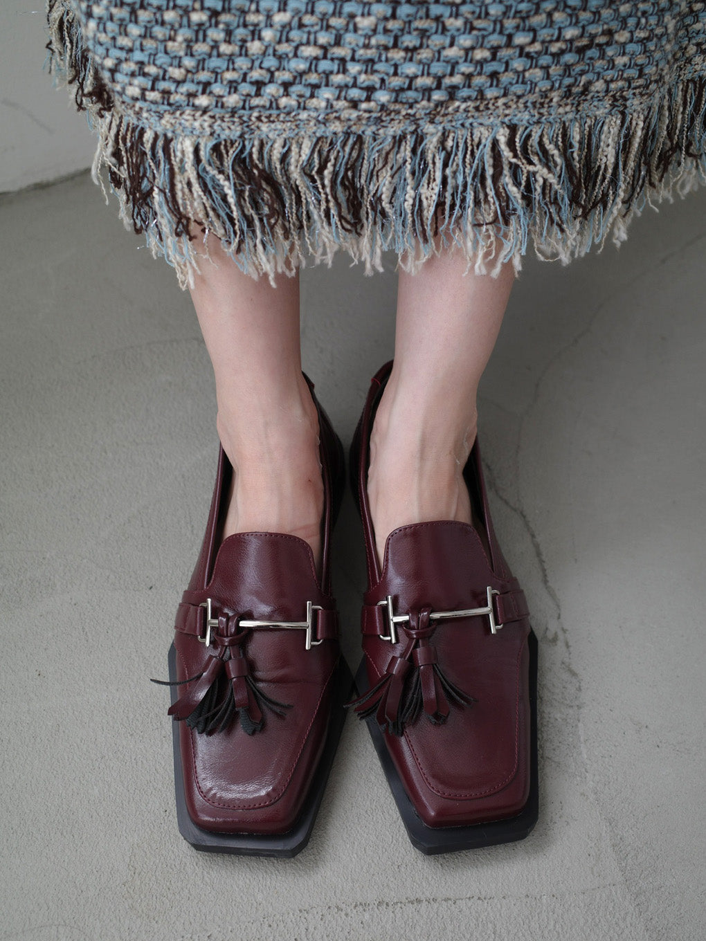 UND ANGULAR SOLE TASSEL LOAFER