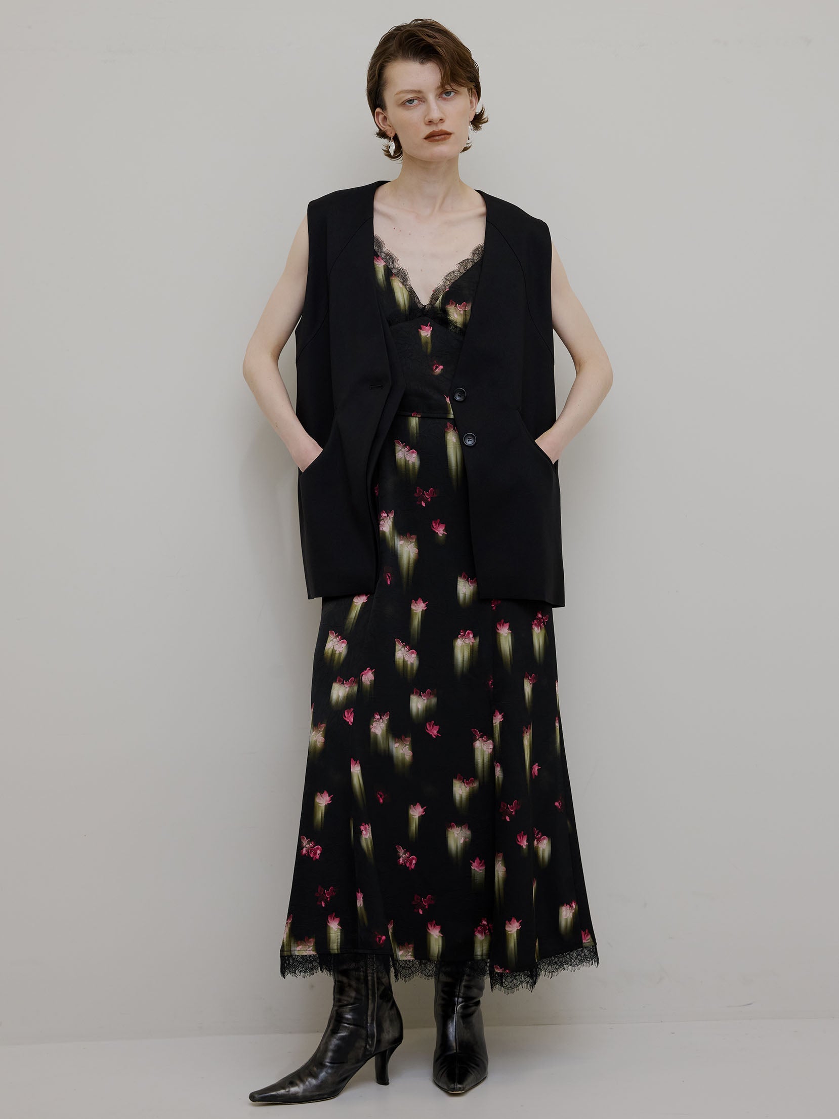 DOUBLE LAYER LIKE CURVE VEST