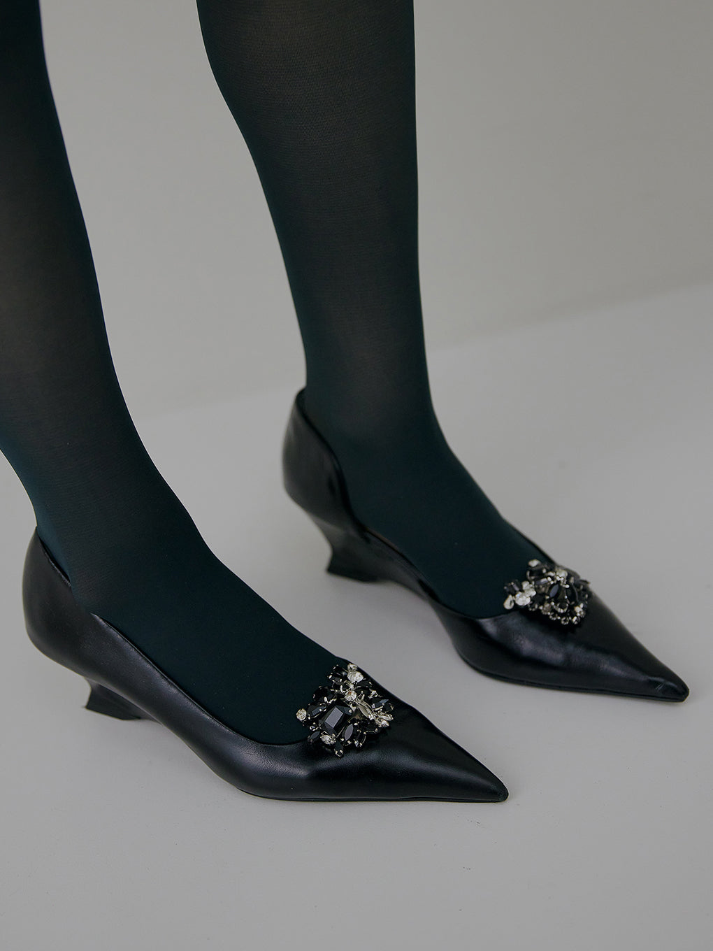 UND 2WAY BIJOU PUMPS