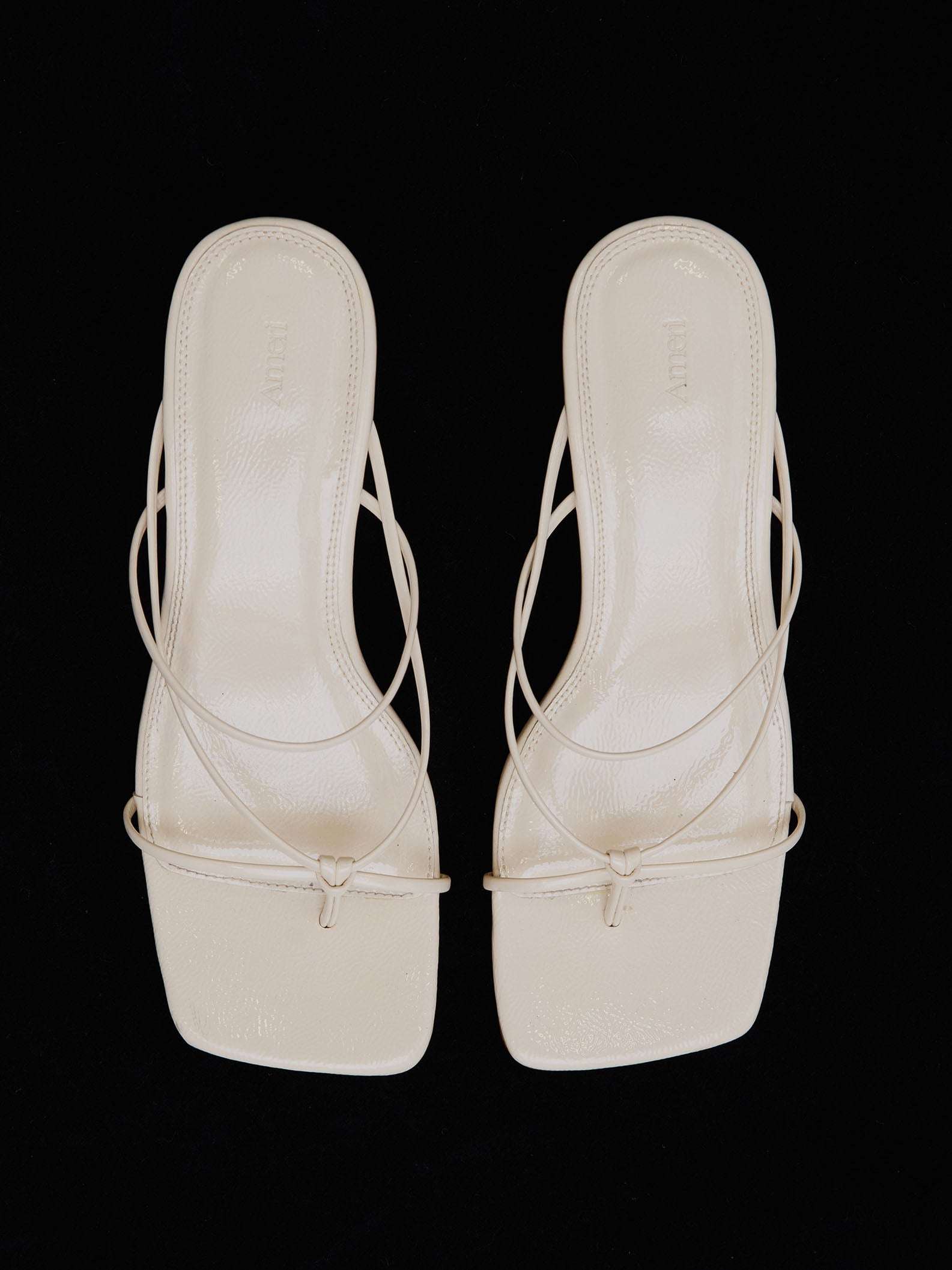 MEDI ENAMEL STRAP THONG SANDALS