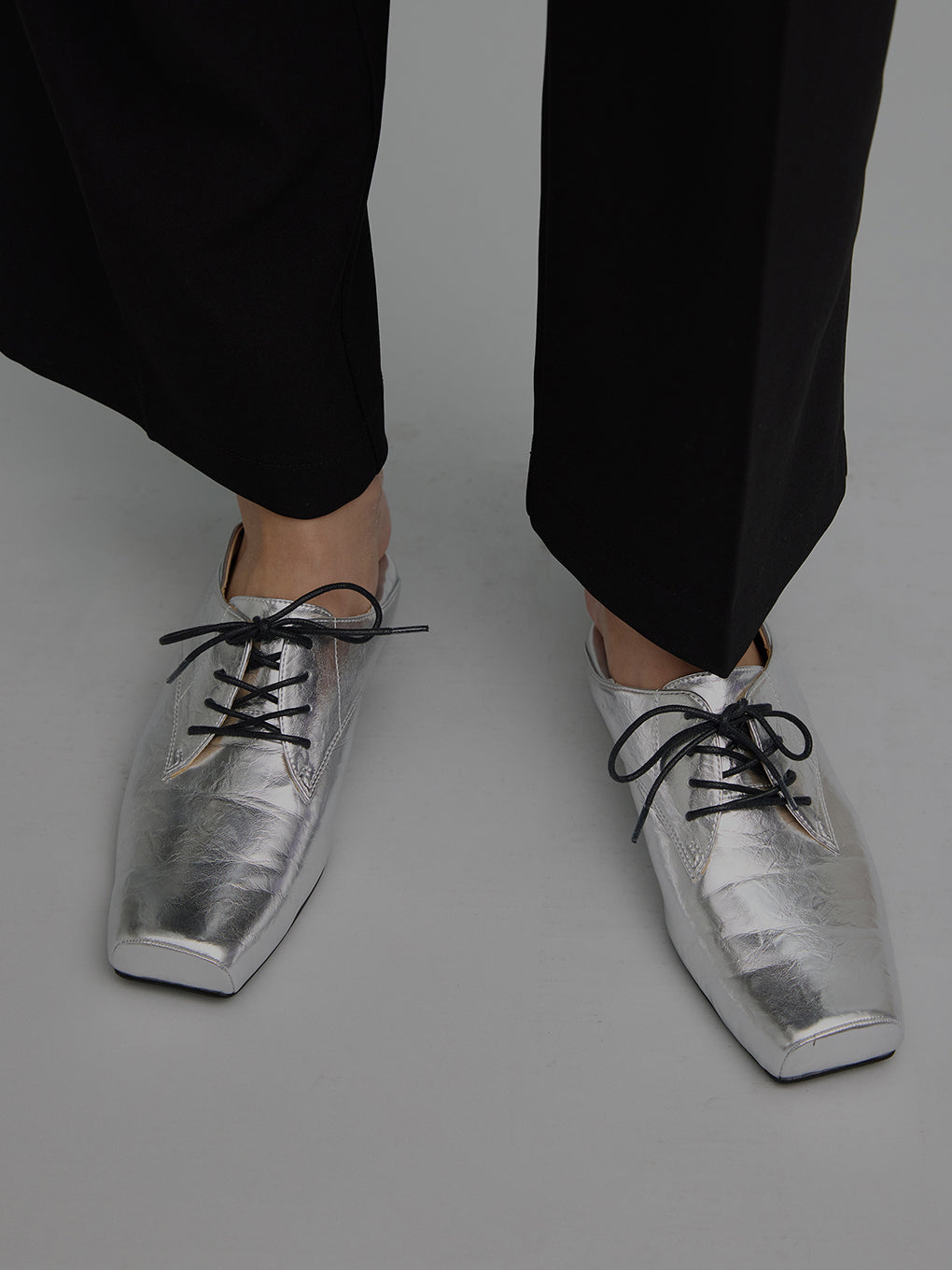 SQUARE TOE LACE UP LOAFERS