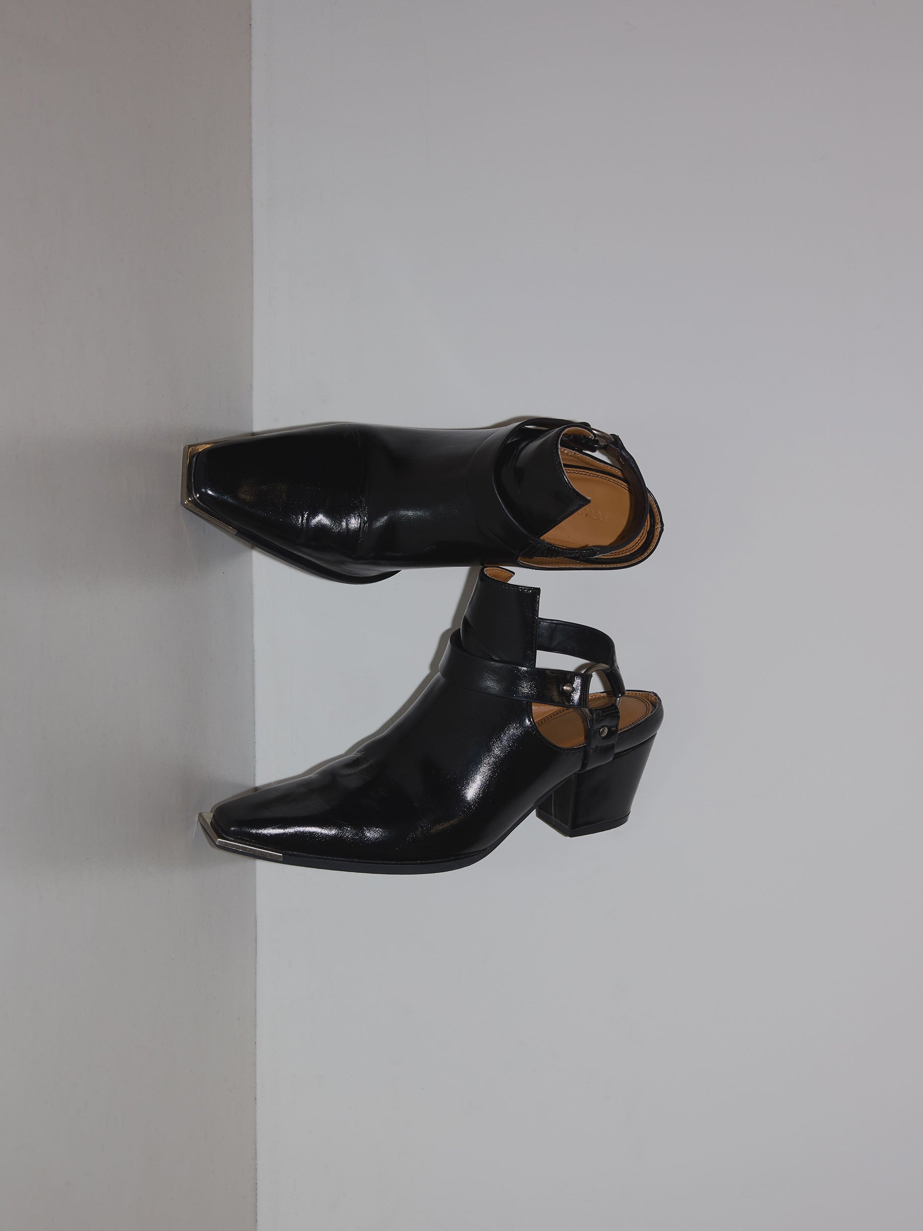 BUCKLE ANKLE SHOES