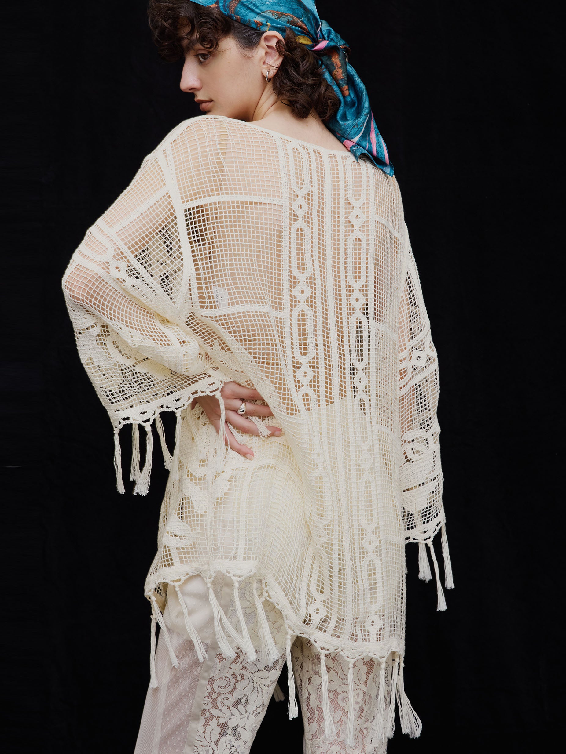 MEDI LOOSE MESH FLOWER KNIT TOPS