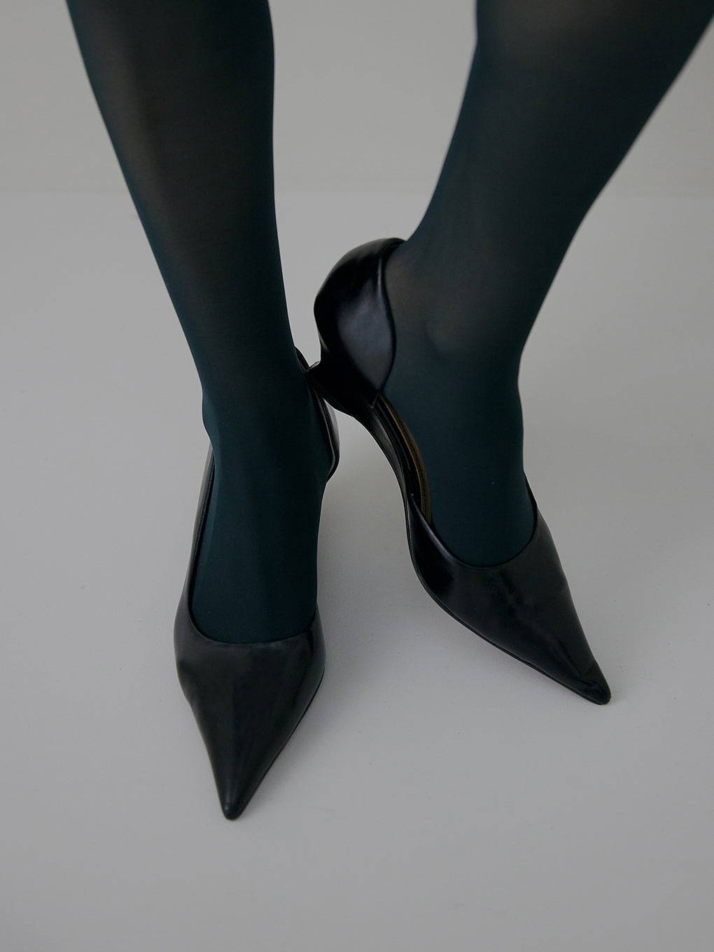 UND 2WAY BIJOU PUMPS