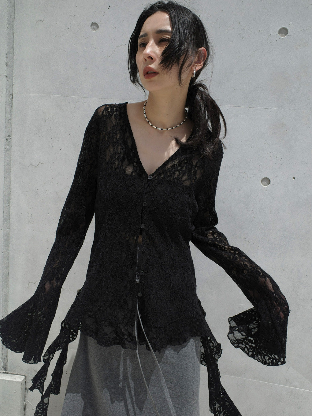 UND 2WAY CUT LACE FRILL TOP