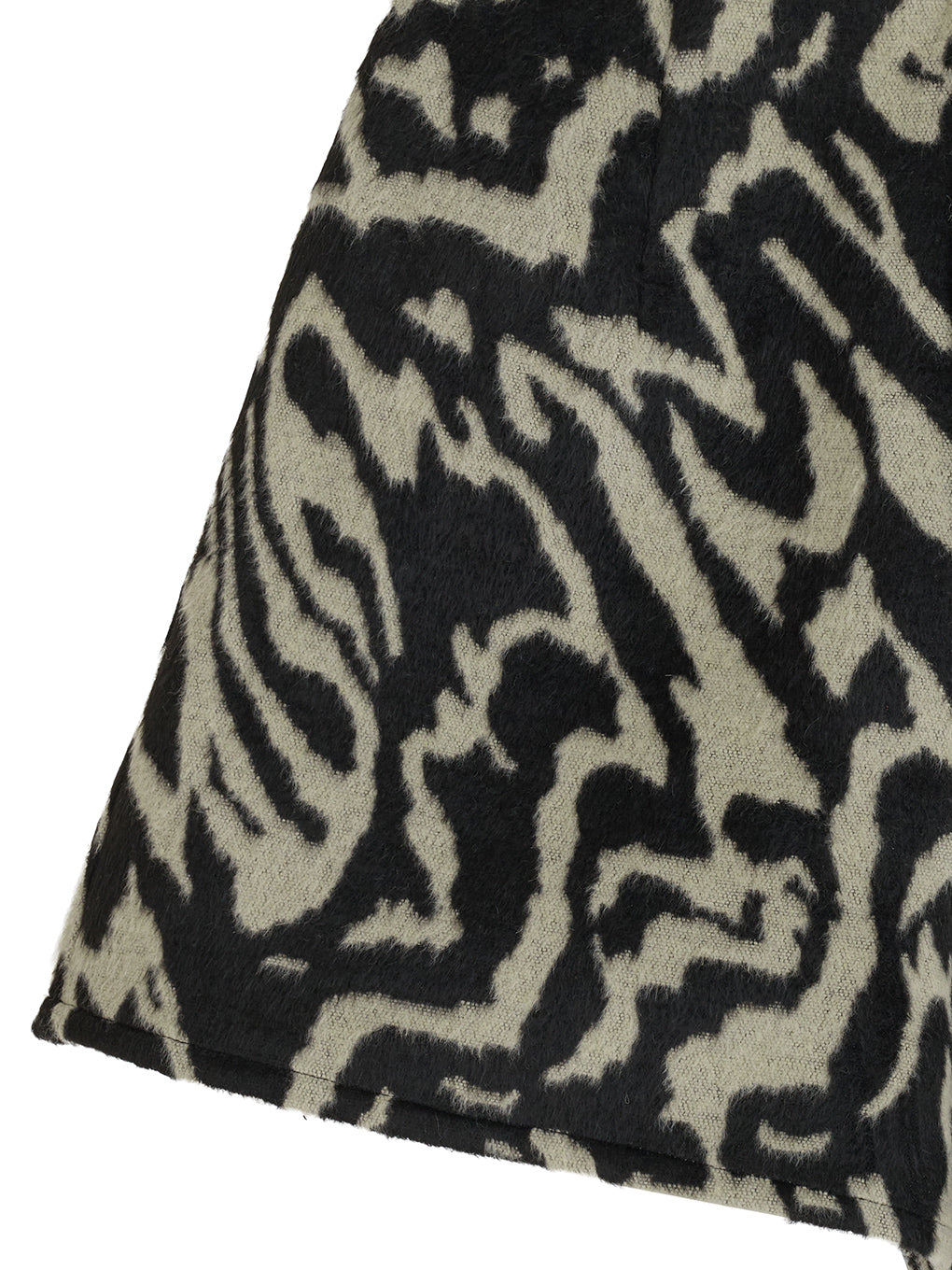 LOUD PATTERN SHORT PANTS