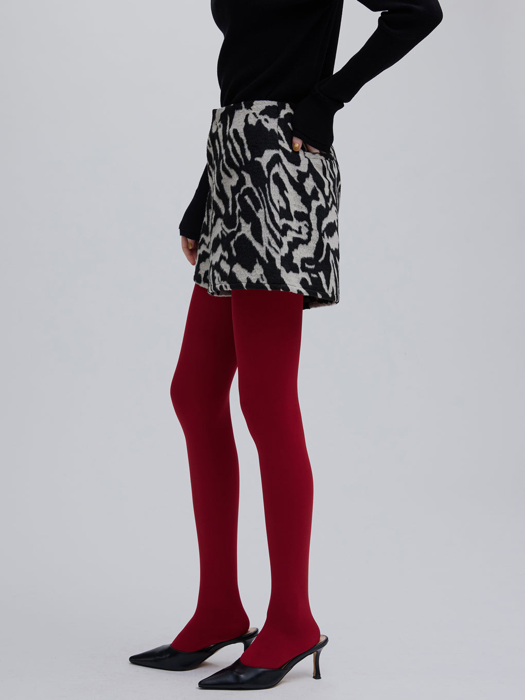 LOUD PATTERN SHORT PANTS