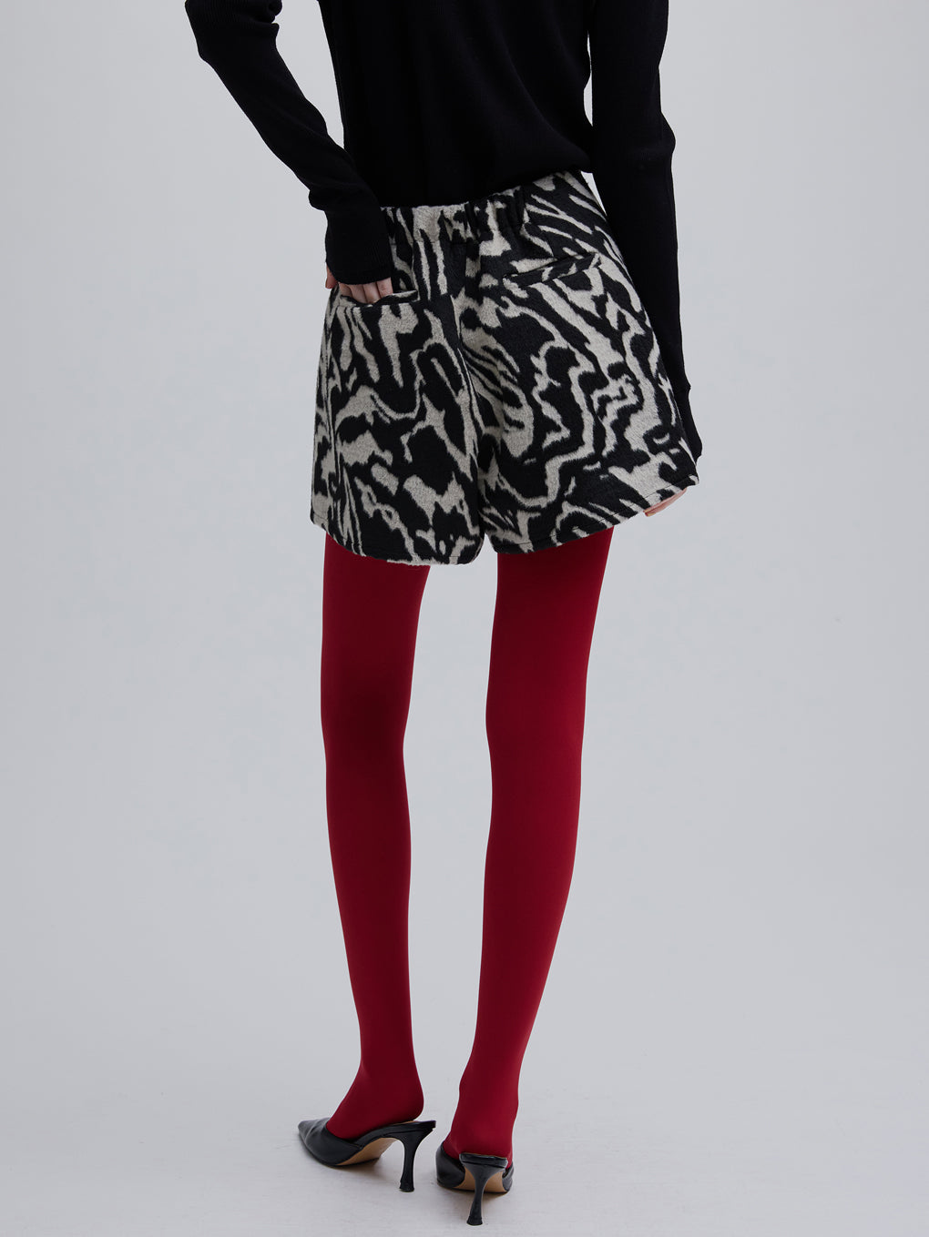 LOUD PATTERN SHORT PANTS