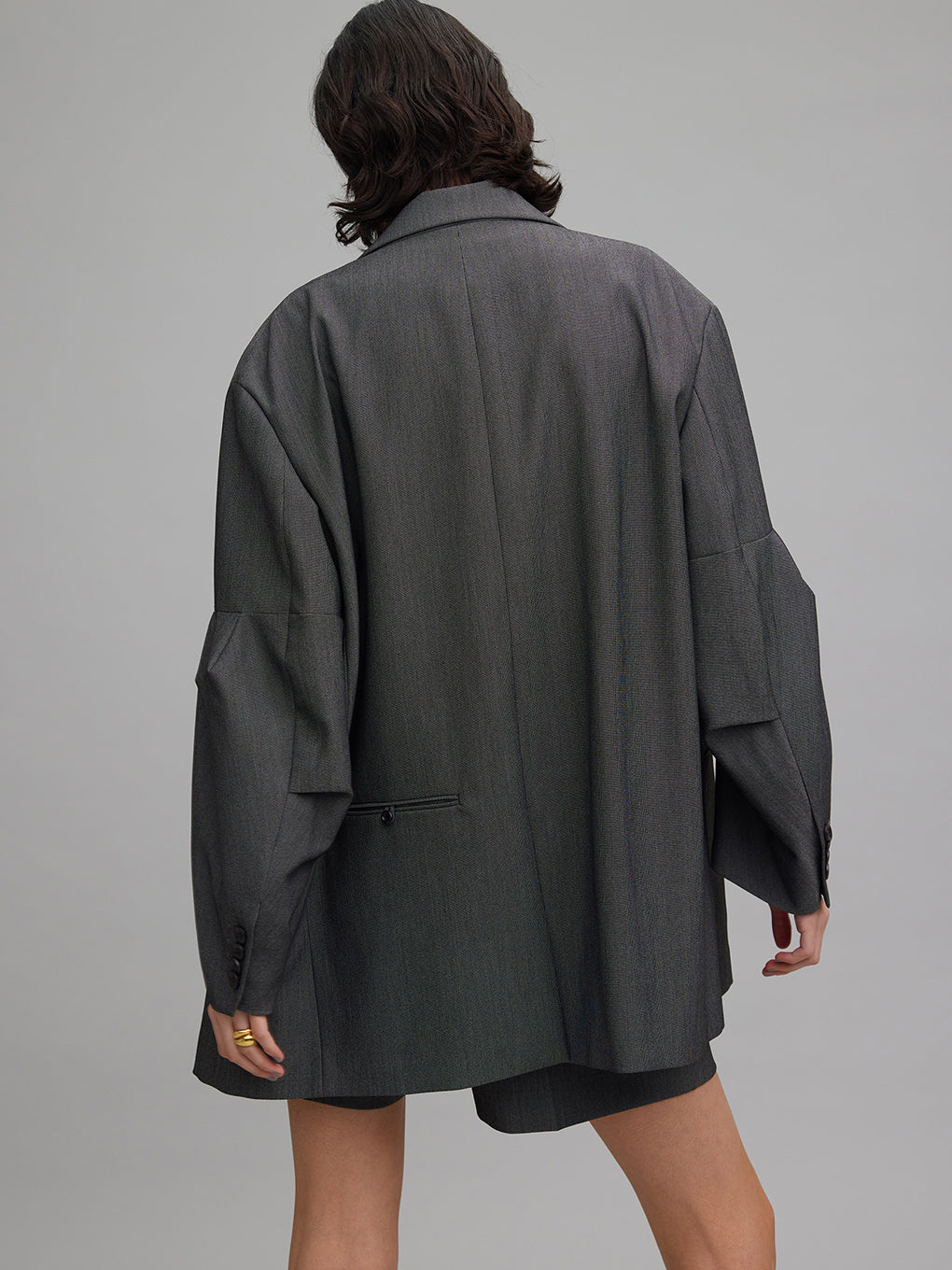 DIMENSIONAL SLEEVE JACKET