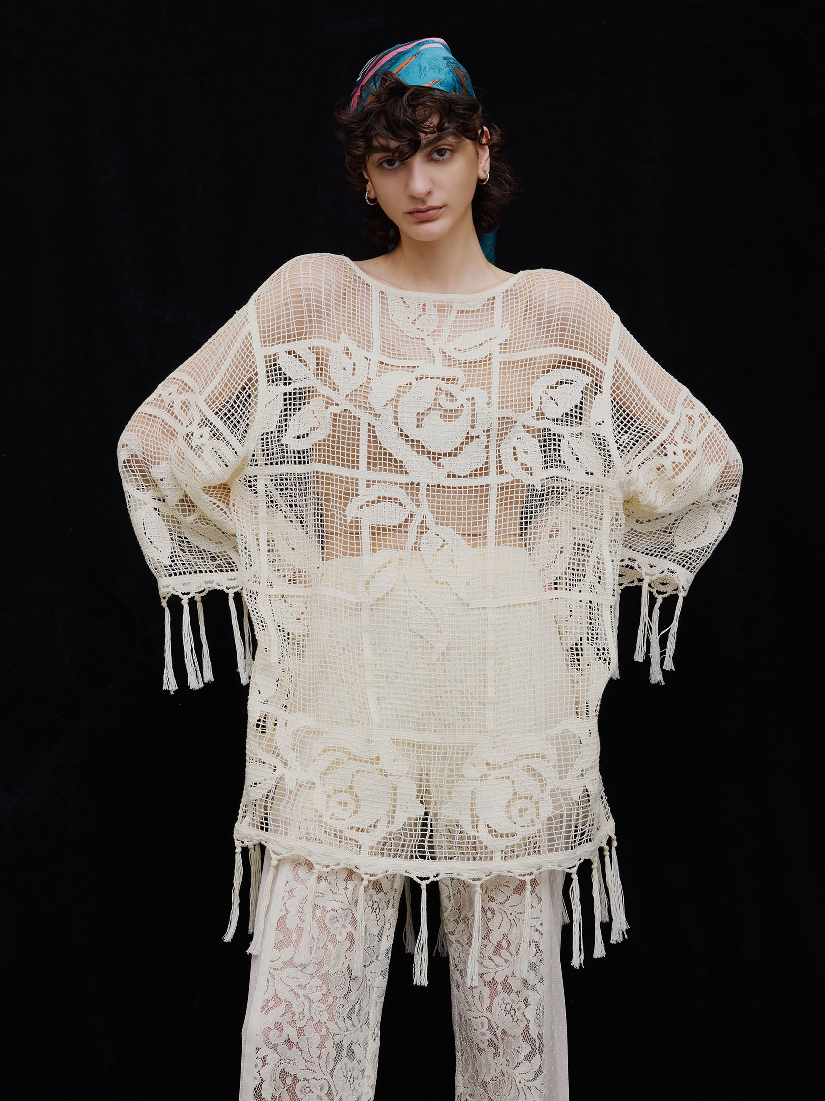 MEDI LOOSE MESH FLOWER KNIT TOPS