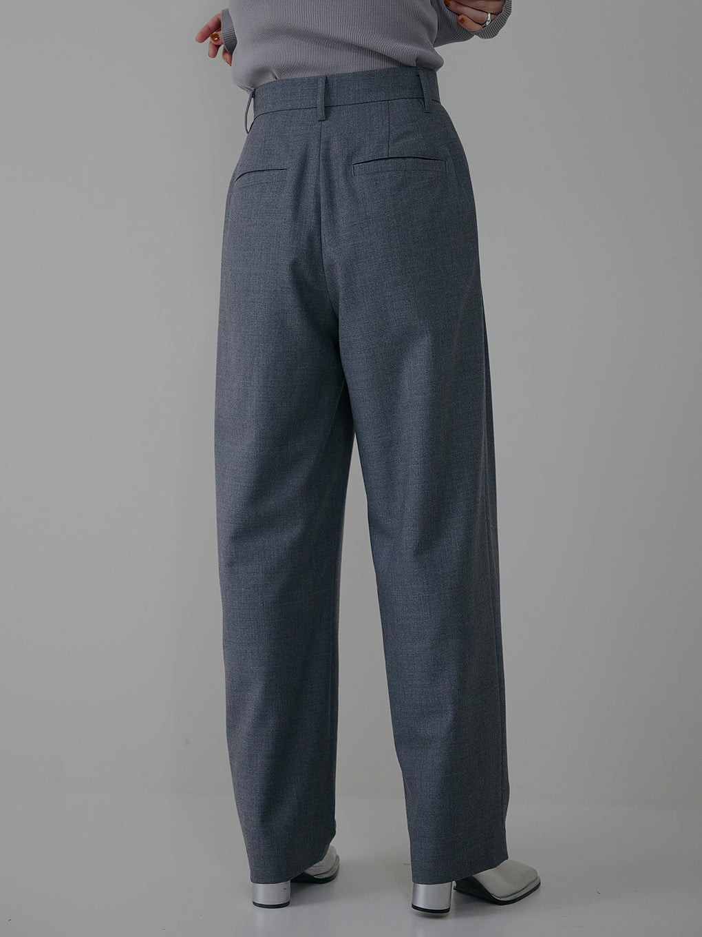 UND WOOL MULTI TUCK PANTS