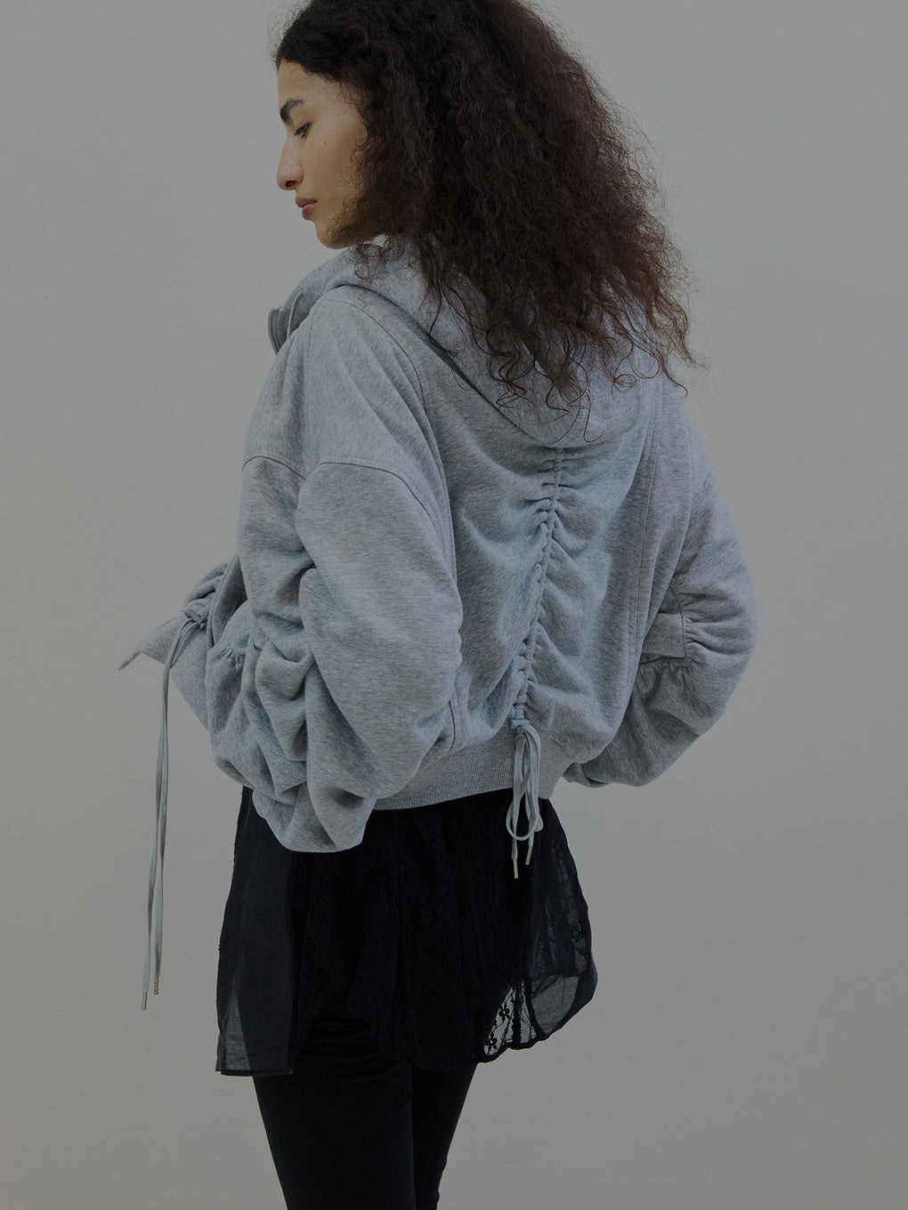 VOLUME GATHERED ZIP UP HOODIE