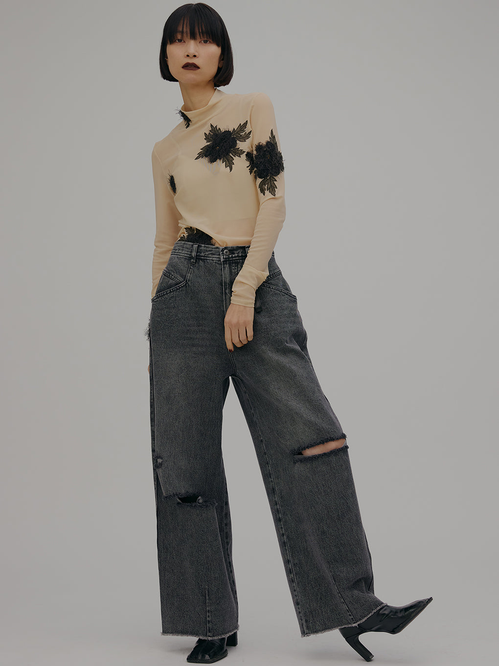 HEART PATCH DAMAGE DENIM PANTS