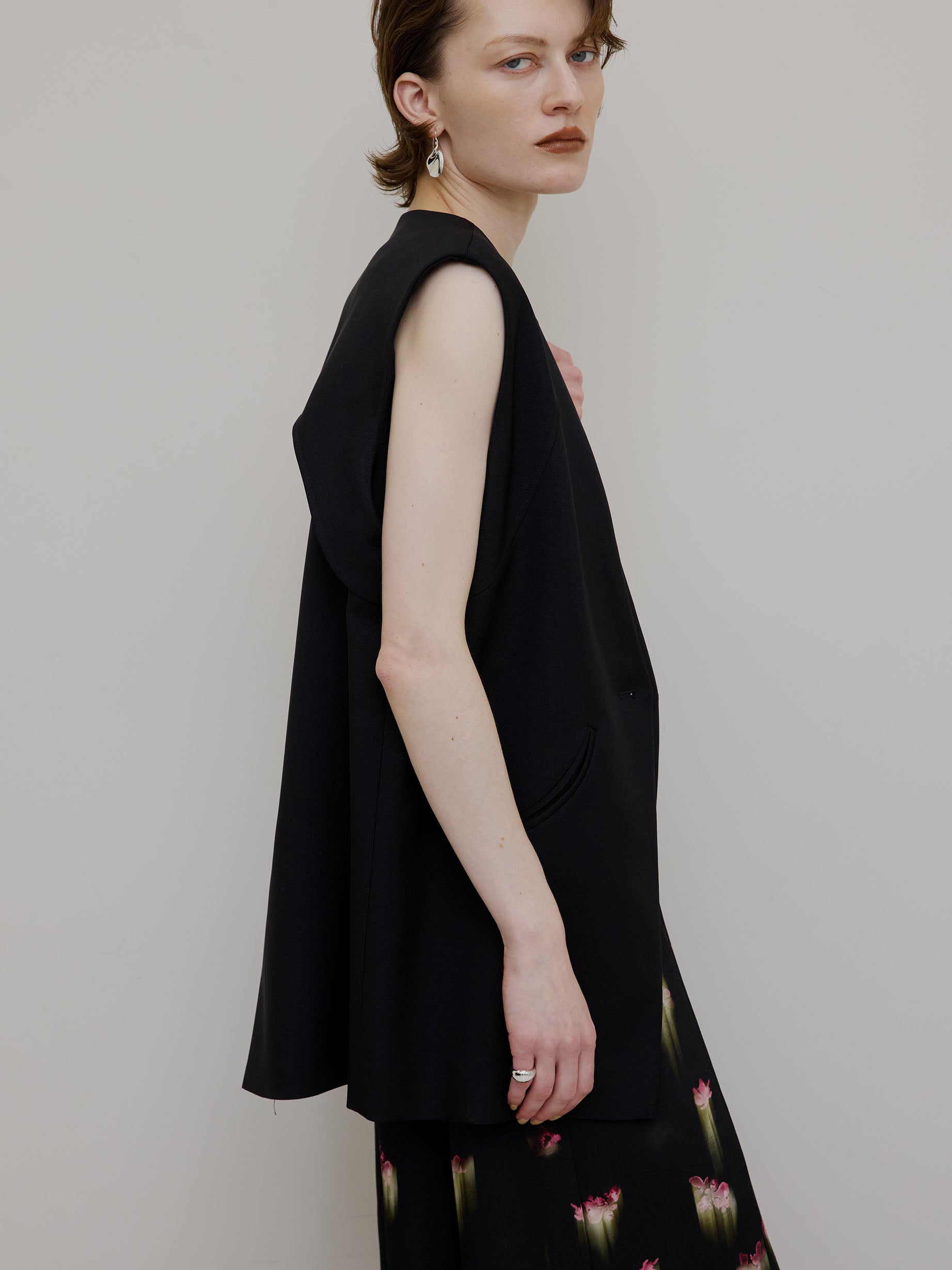 DOUBLE LAYER LIKE CURVE VEST