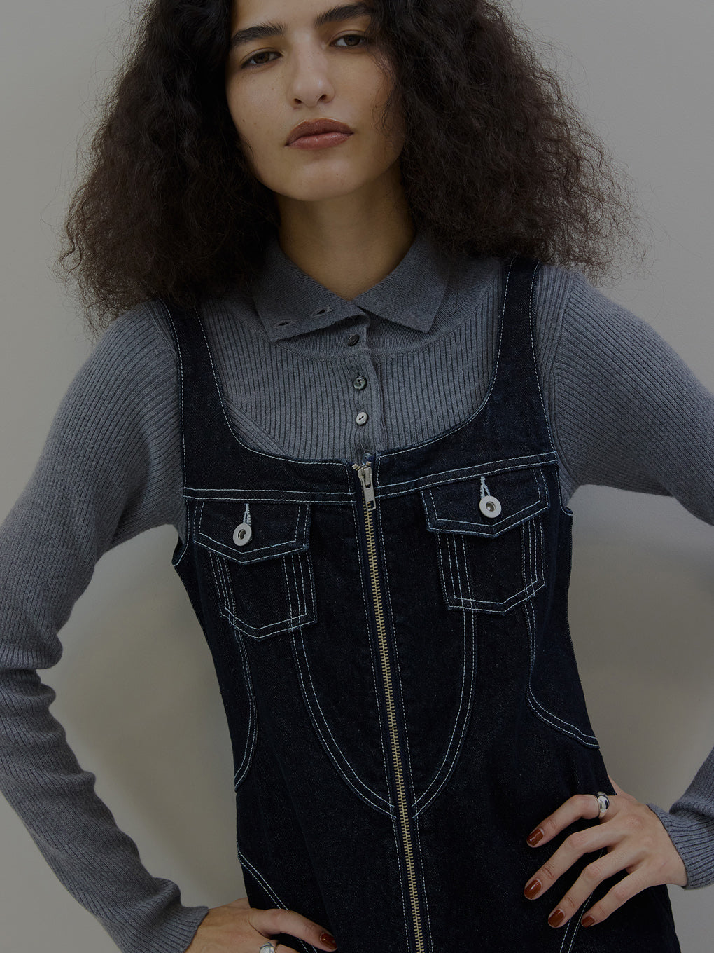 UND HIGH NECK BUTTON KNIT TOP