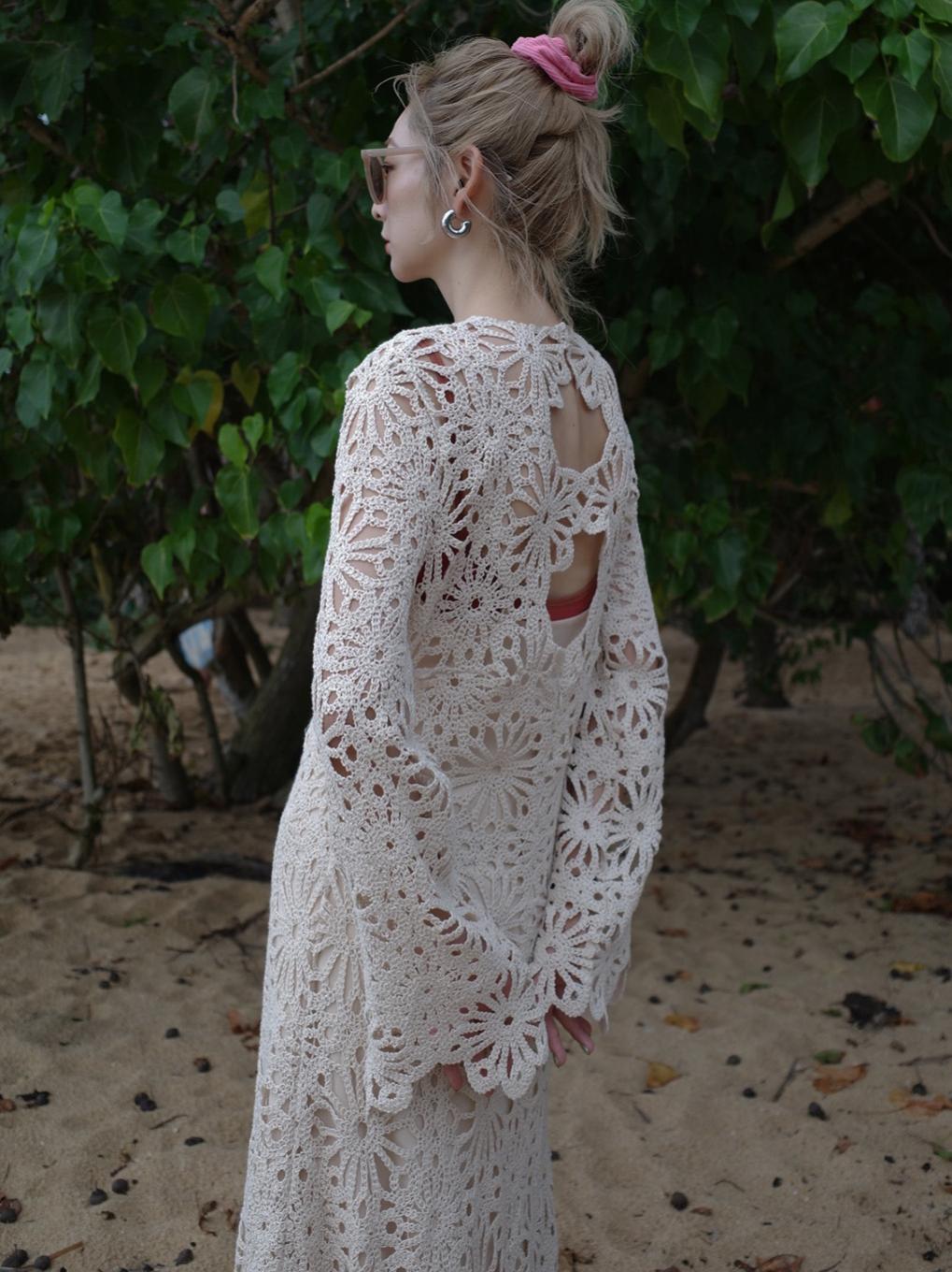 MEDI FLOWER SAINT LACE DRESS