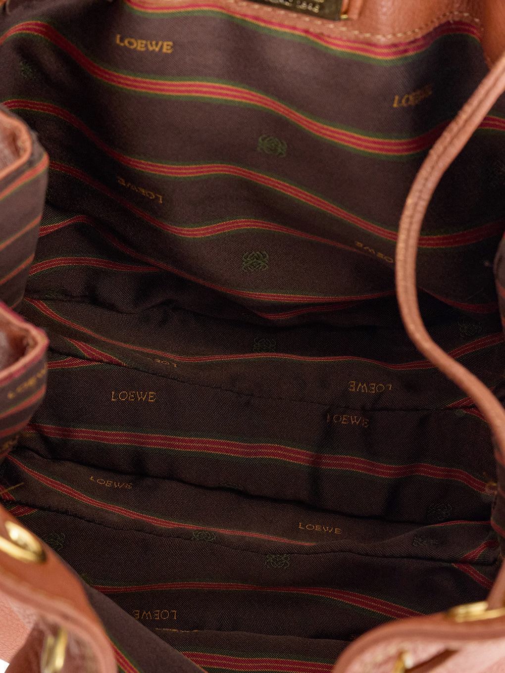 LOEWEアナグラムナッパレザーフラップバッグ