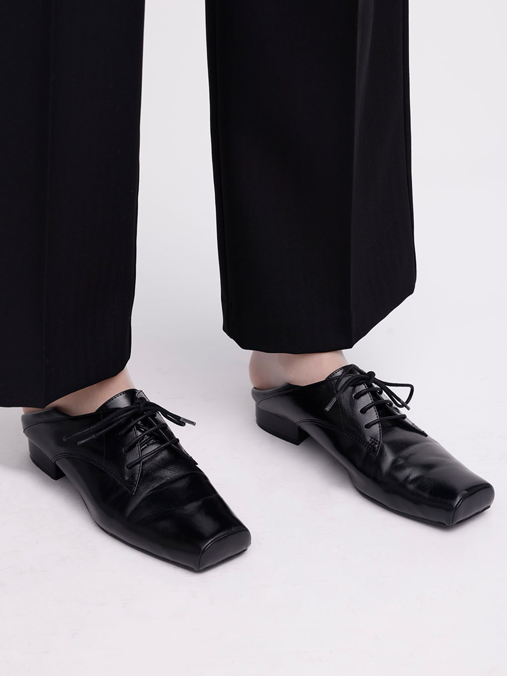 SQUARE TOE LACE UP LOAFERS