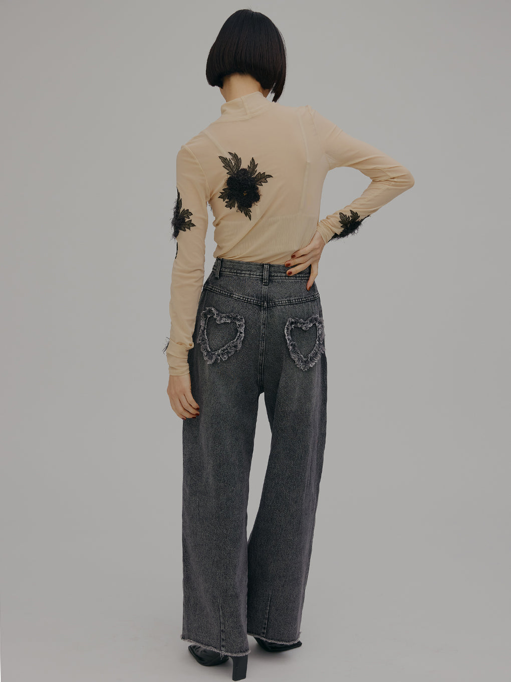 HEART PATCH DAMAGE DENIM PANTS