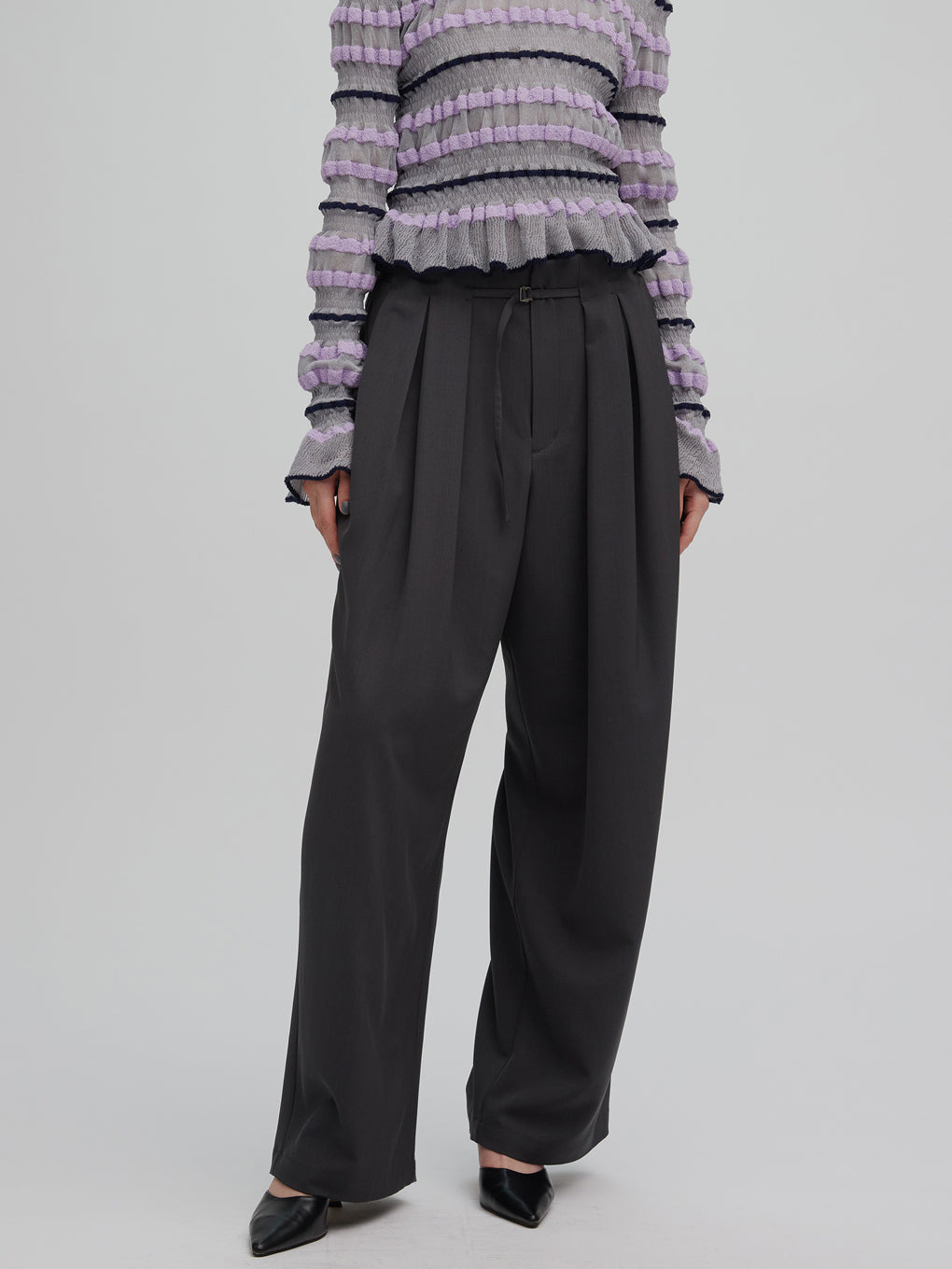 MULTI TUCK NARROW BELT PANTS