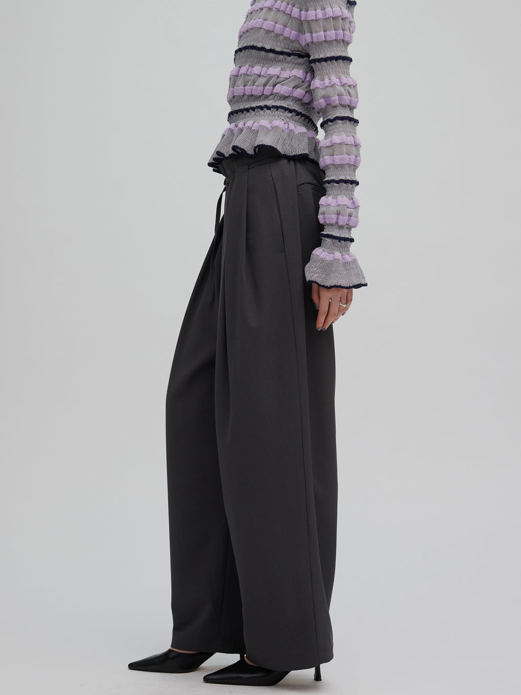 MULTI TUCK NARROW BELT PANTS