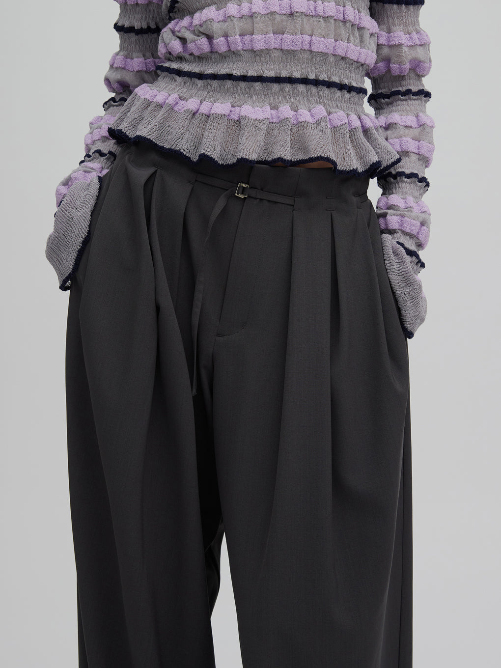 MULTI TUCK NARROW BELT PANTS