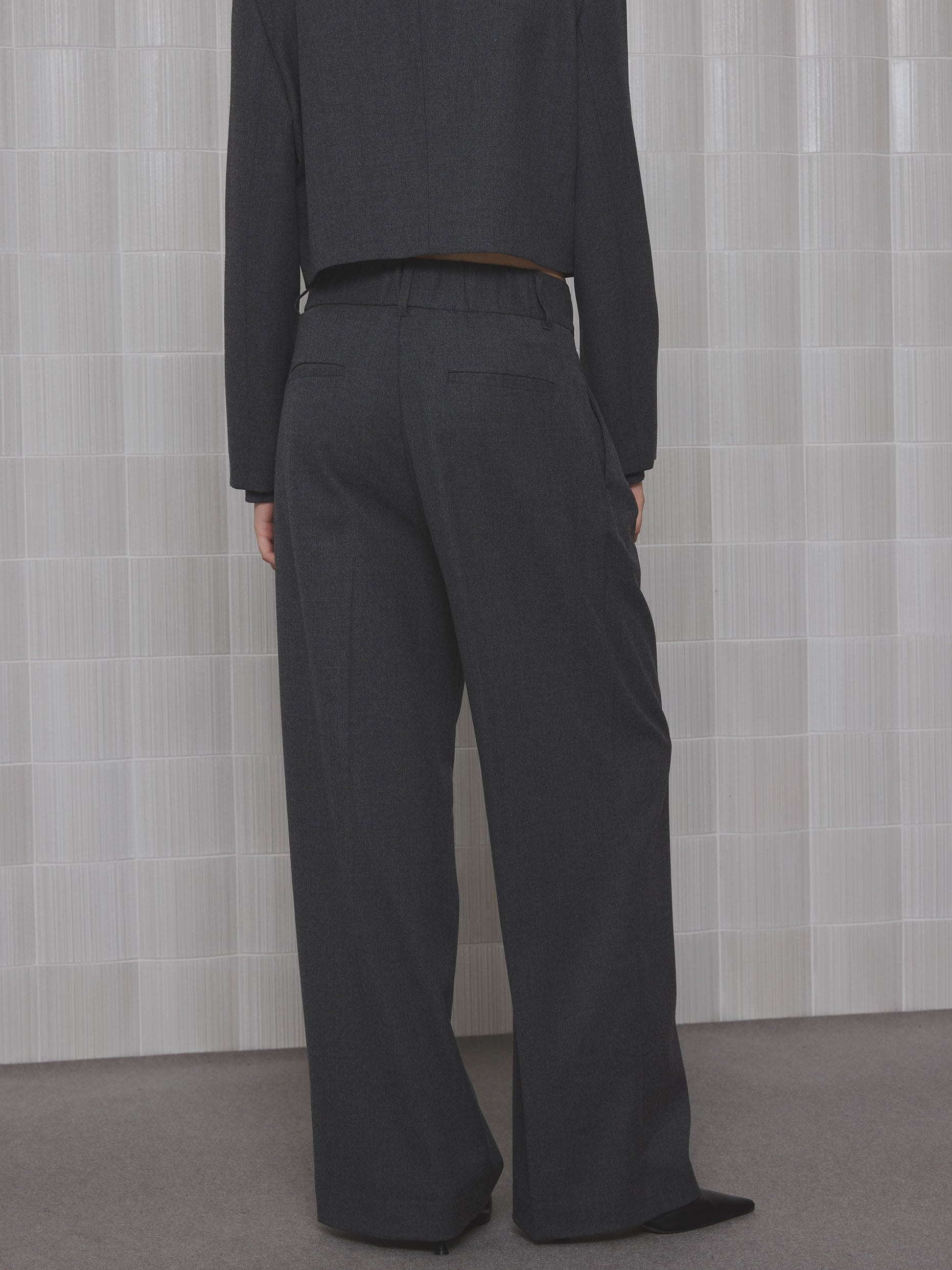 LOOSE STRAIGHT TUCK PANTS