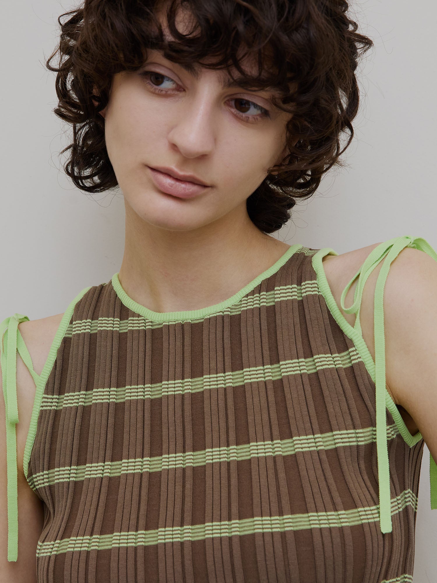 MEDI PURIPURI SHORT KNIT TOP
