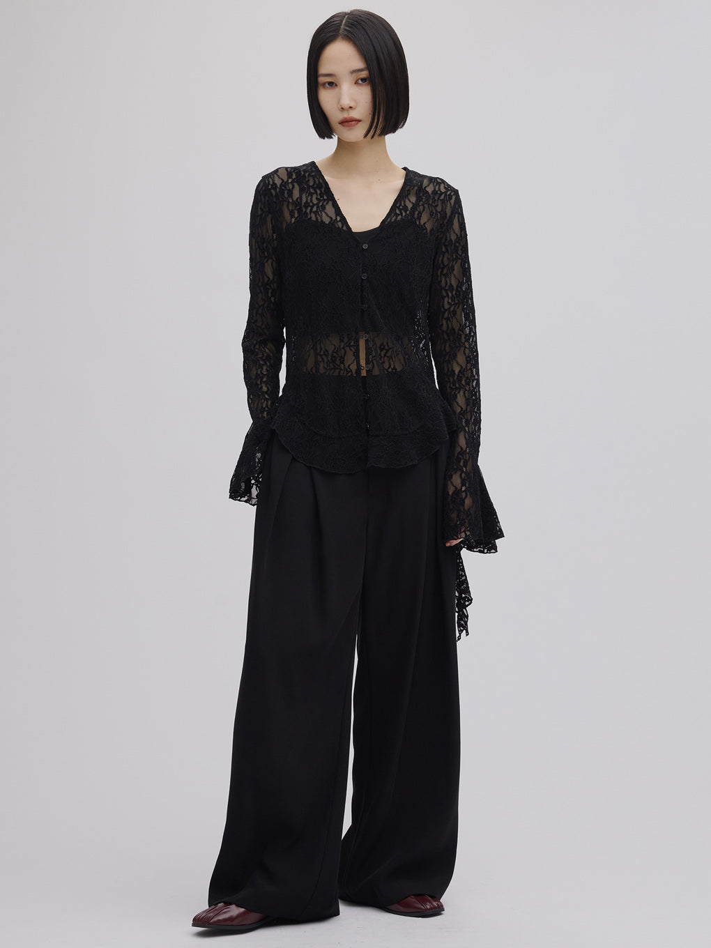 UND 2WAY CUT LACE FRILL TOP