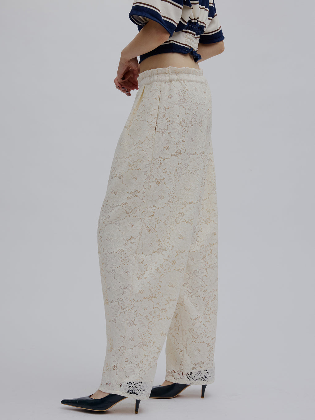 LACE GATHER CURVE PANTS