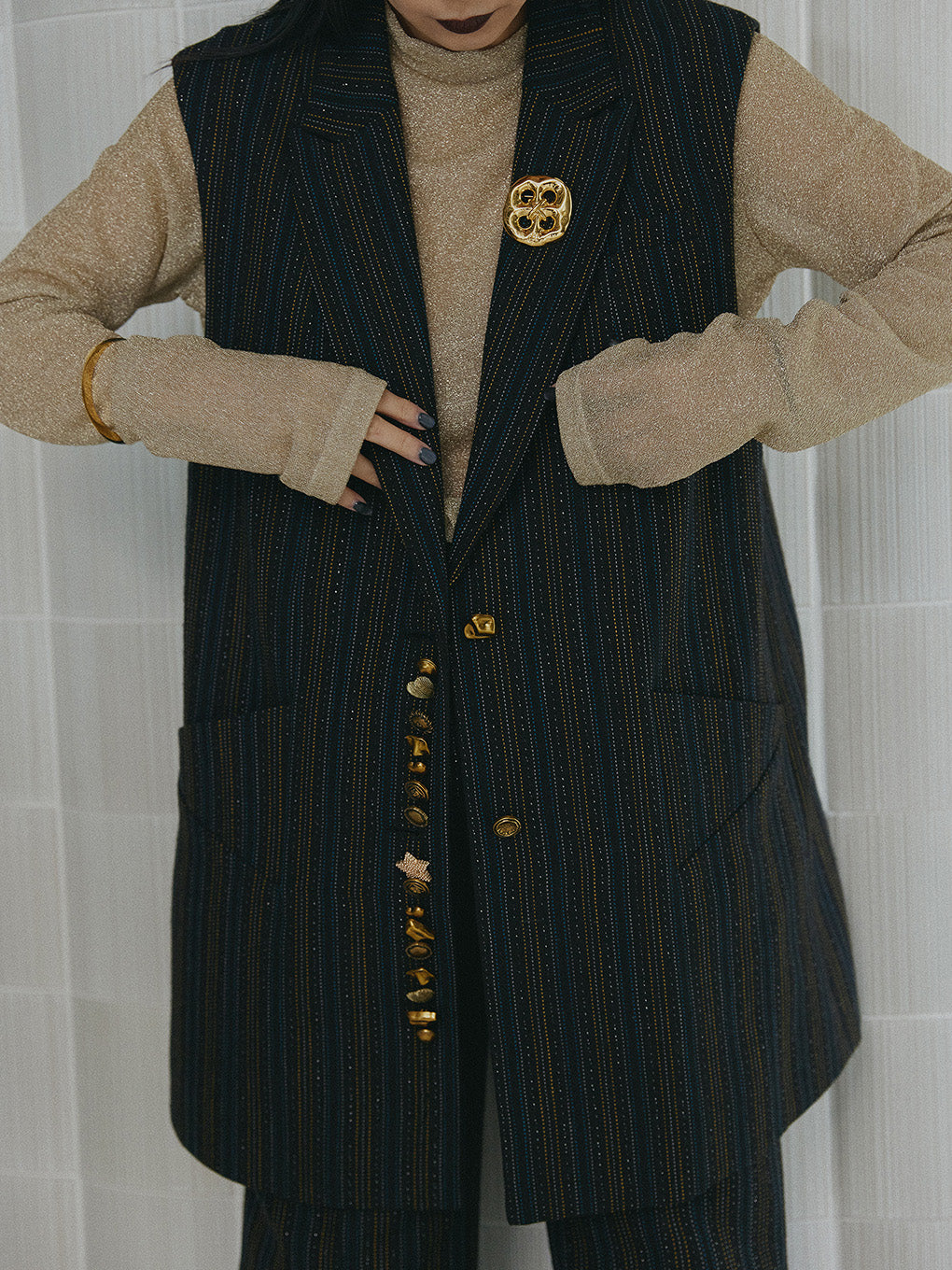 UND MANY MOTIF BUTTON VEST