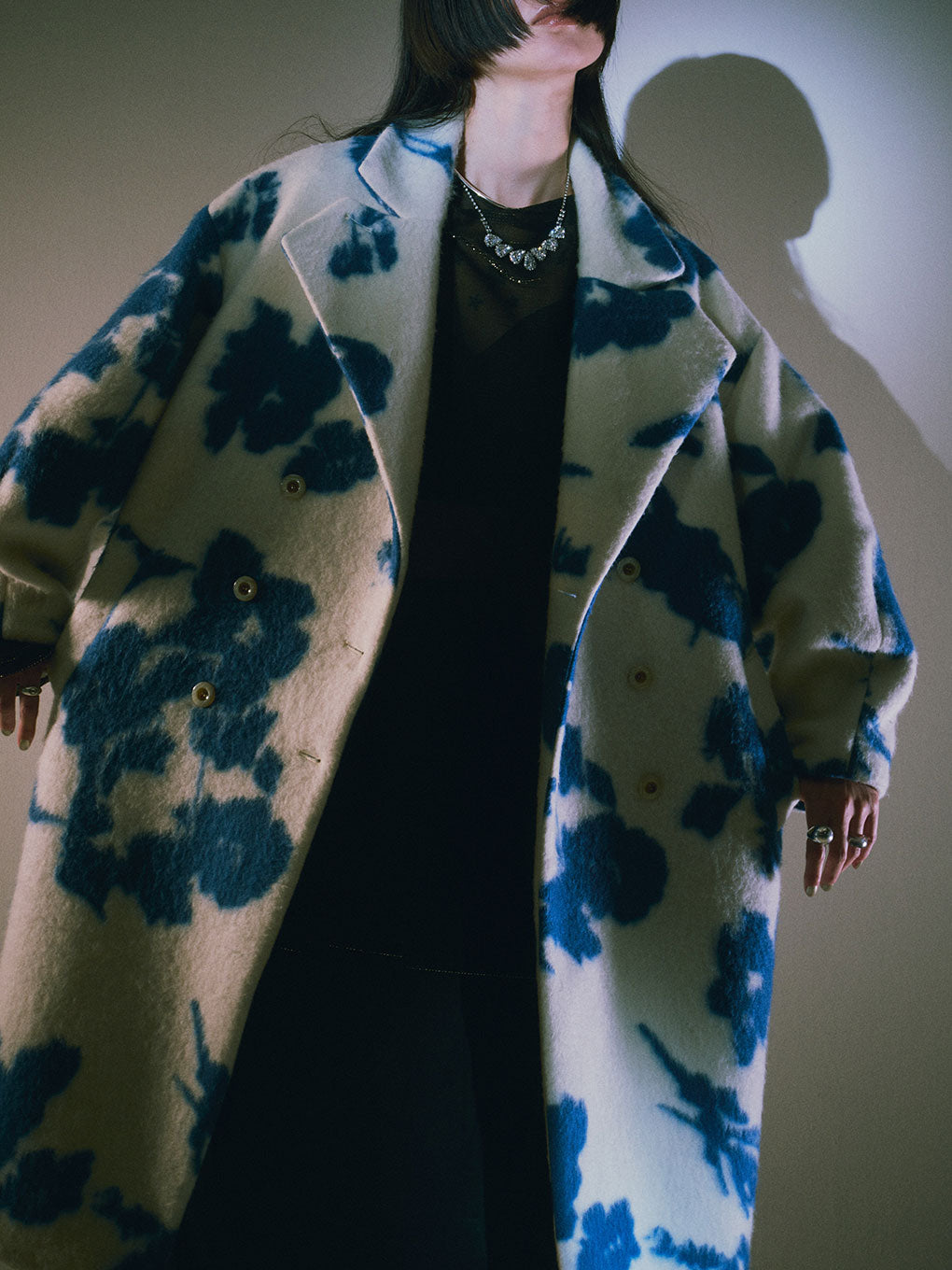 UND SHADOW FLOWER WOOL COAT