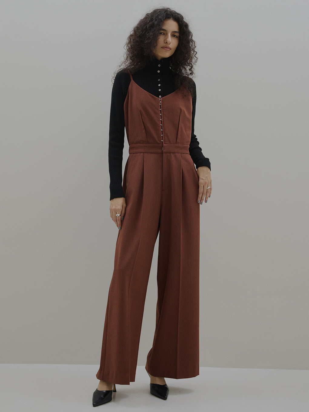 UND HIGH NECK BUTTON KNIT TOP