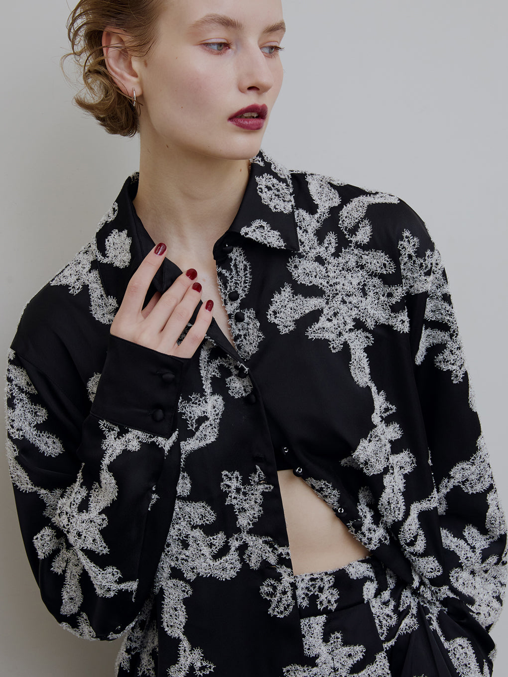 MOLE YARN EMBROIDERY SATIN SHIRT