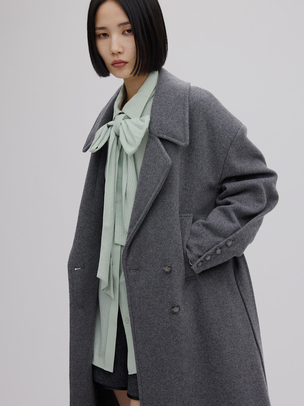 WIDE SHOULDER WOOL CHESTER COAT