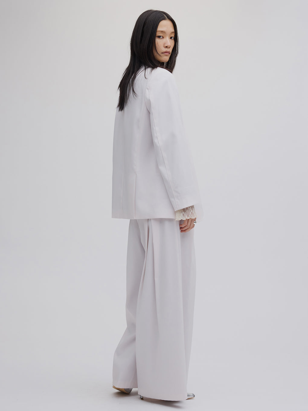 DRY TWILL ASYMMETRY TUCK PANTS
