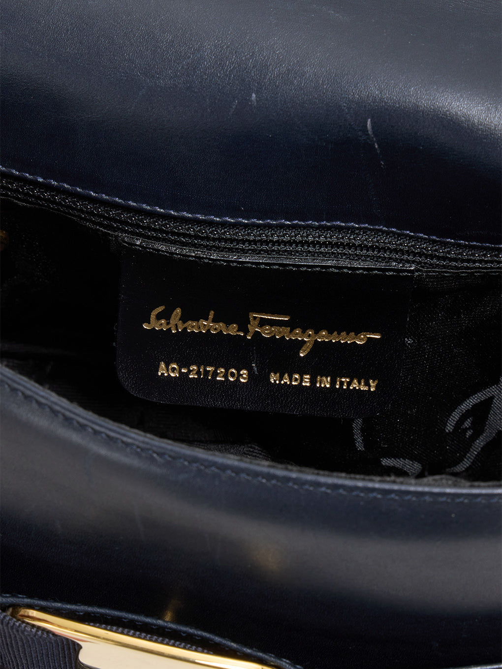 Ferragamo VARA 金具ショルダーバッグ