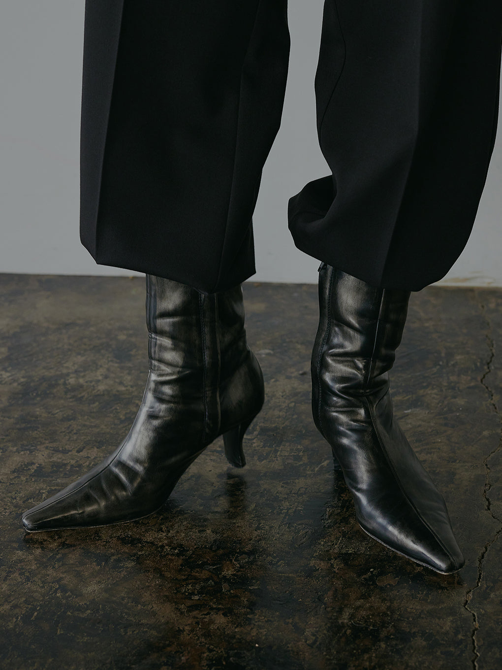 POINTED TOE GRUNGE LIKE BOOTS