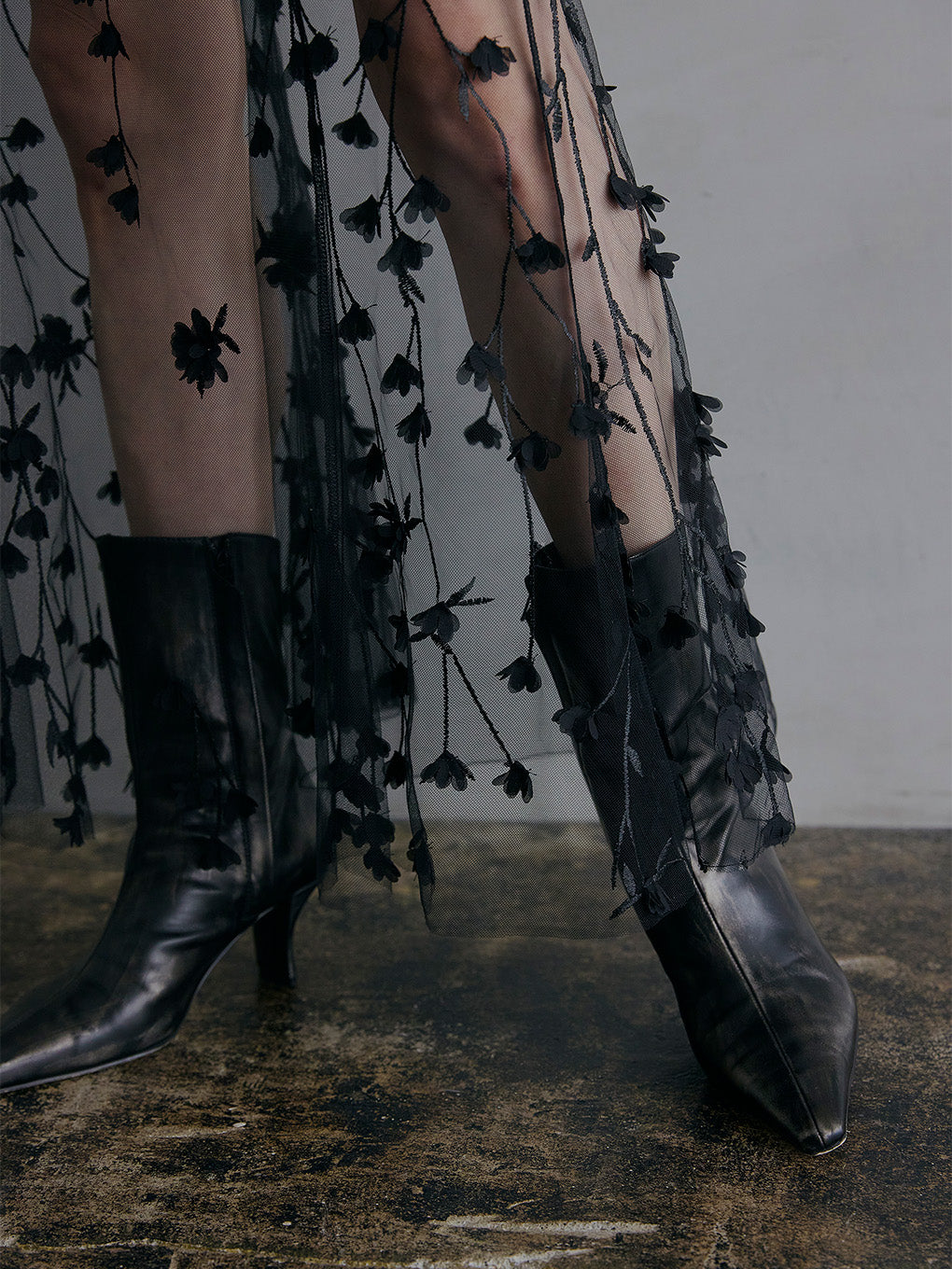 POINTED TOE GRUNGE LIKE BOOTS