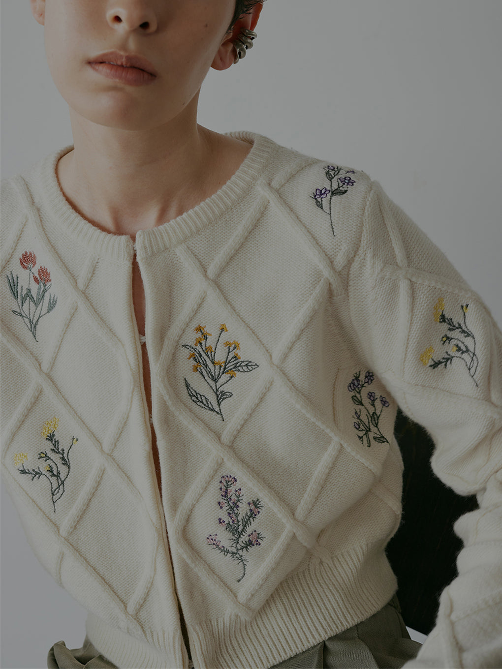 FLOWER EMBROIDERY CARDIGAN