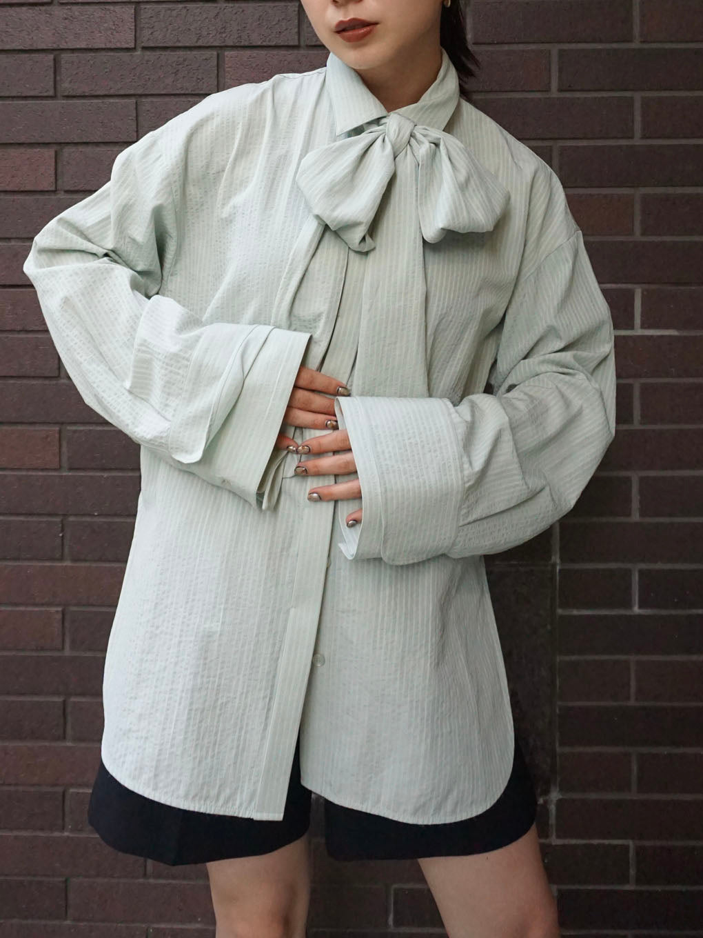 UND UNEVENNESS TIE BLOUSE
