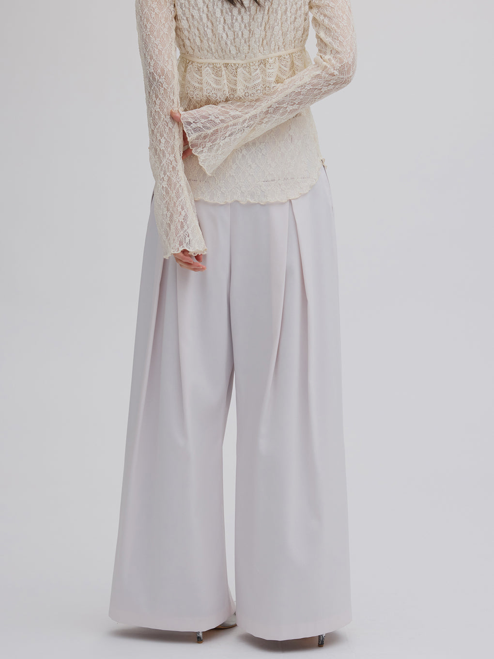 DRY TWILL ASYMMETRY TUCK PANTS