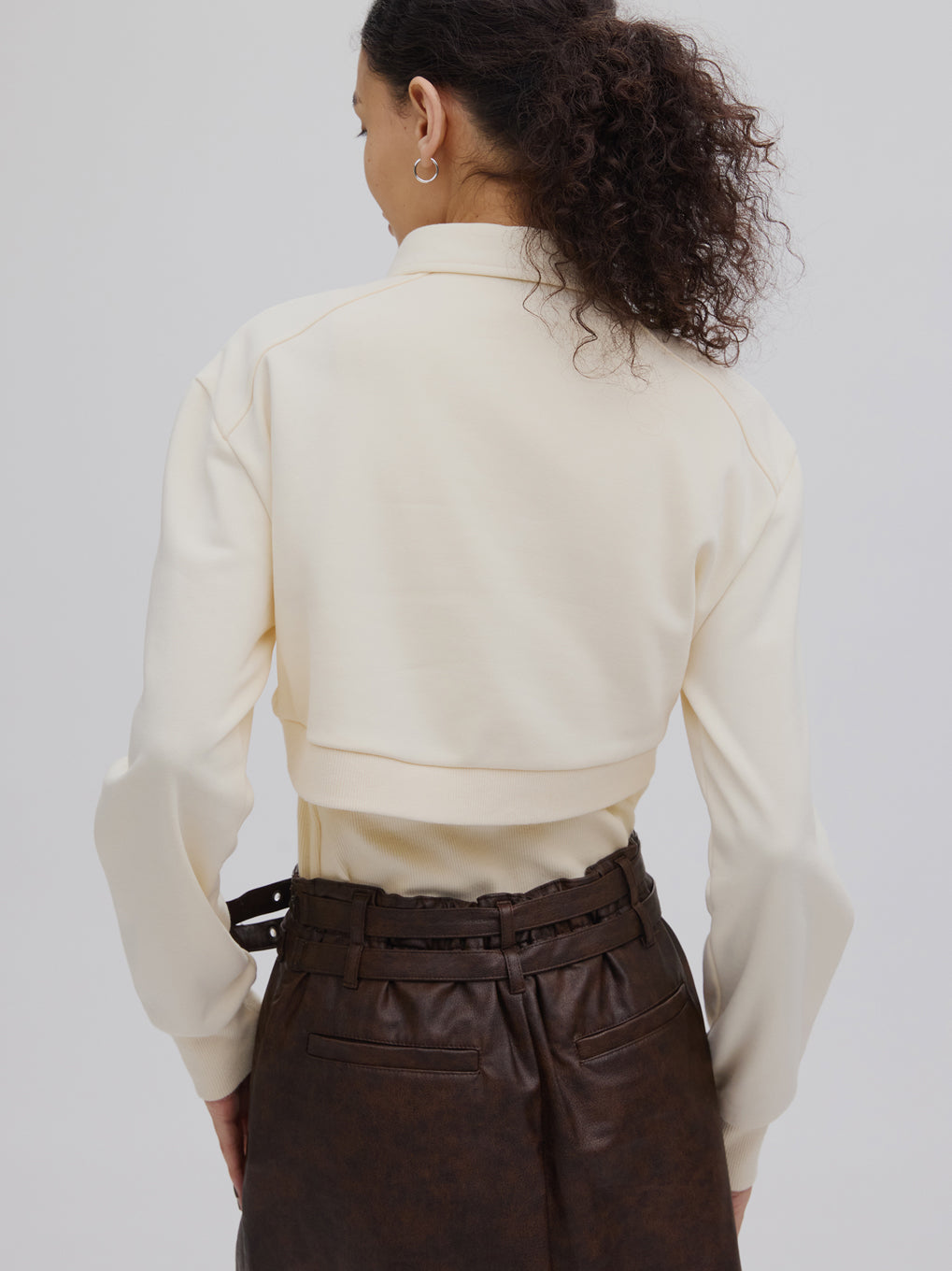 UND BOX SHOULDER CUT TOP