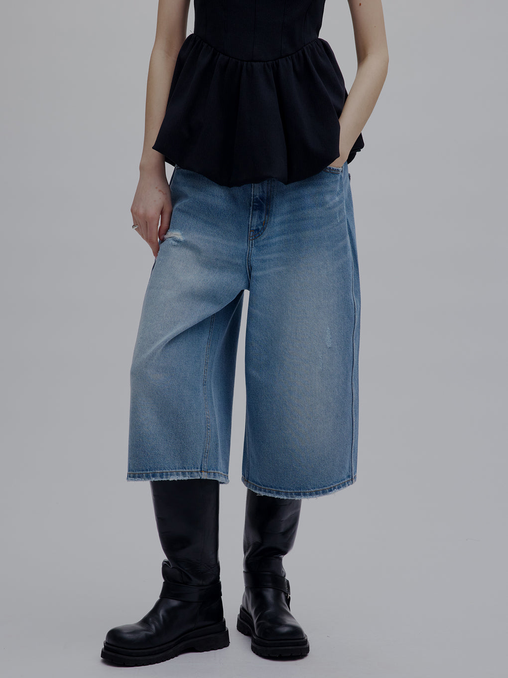 LOOSE DENIM HALF PANTS
