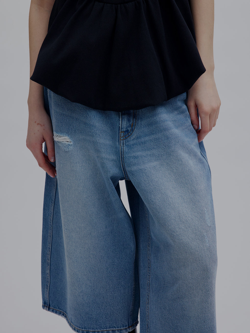 LOOSE DENIM HALF PANTS