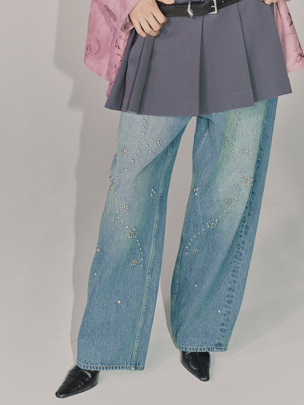STUDS DETAIL STRAIGHT DENIM PANTS
