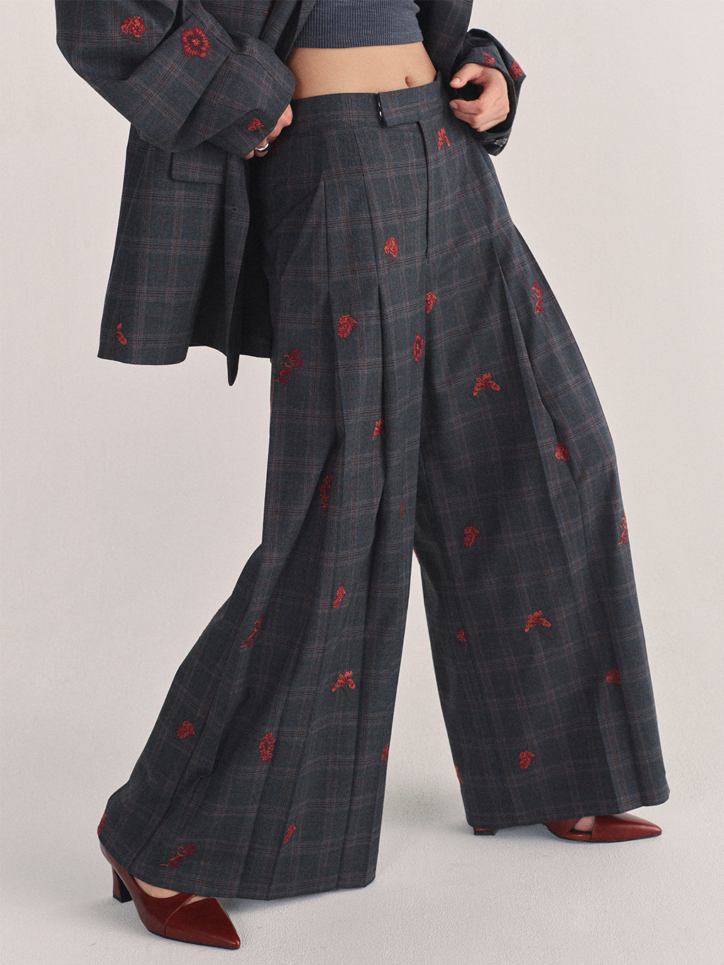 CHECK FLOWER PLEATS PANTS