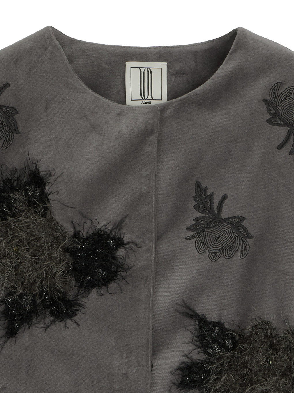 UND FLOWER RAISED EMBROIDERY TOP