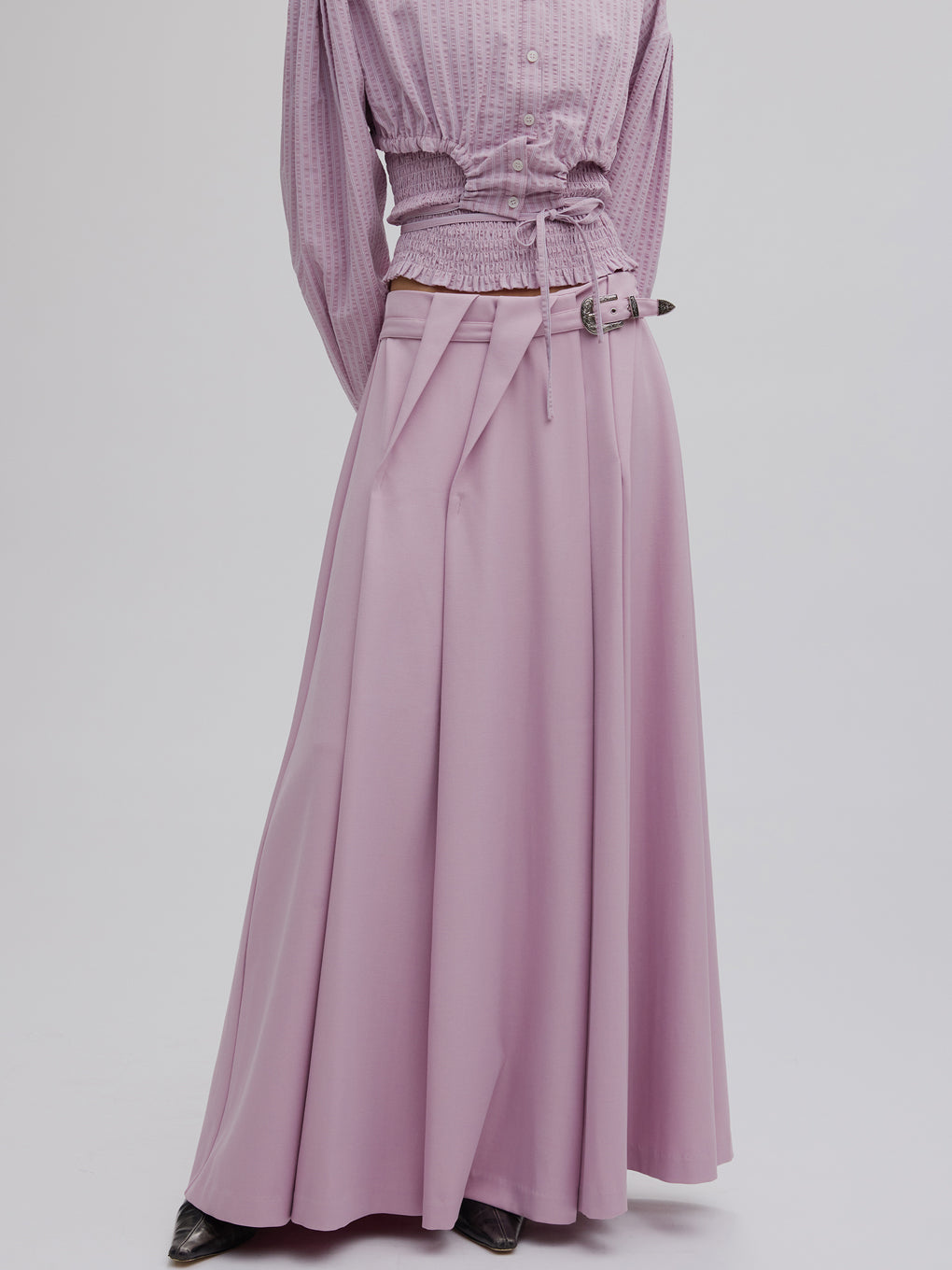 UND RANDOM TUCK FLARE SKIRT