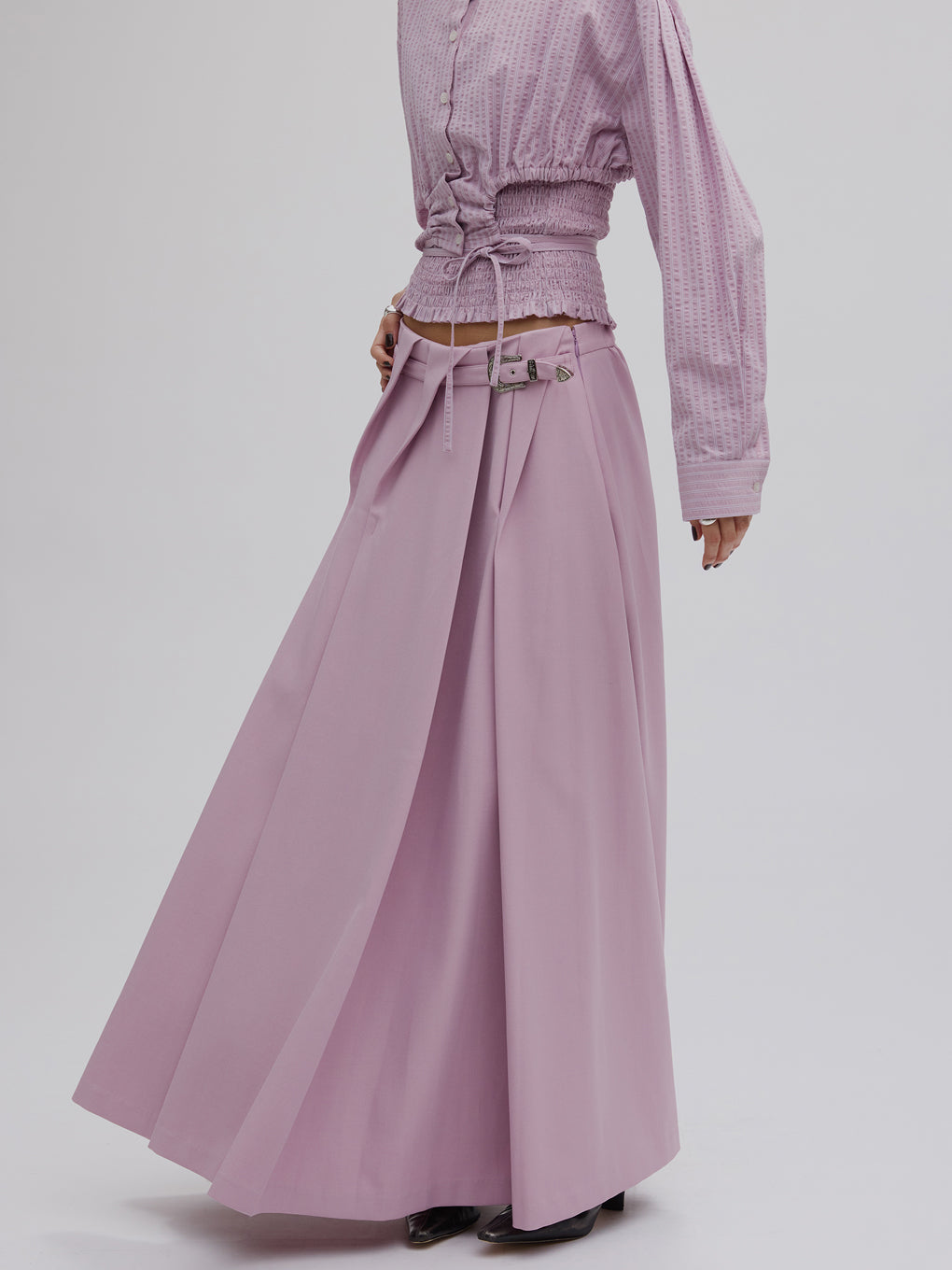 UND RANDOM TUCK FLARE SKIRT